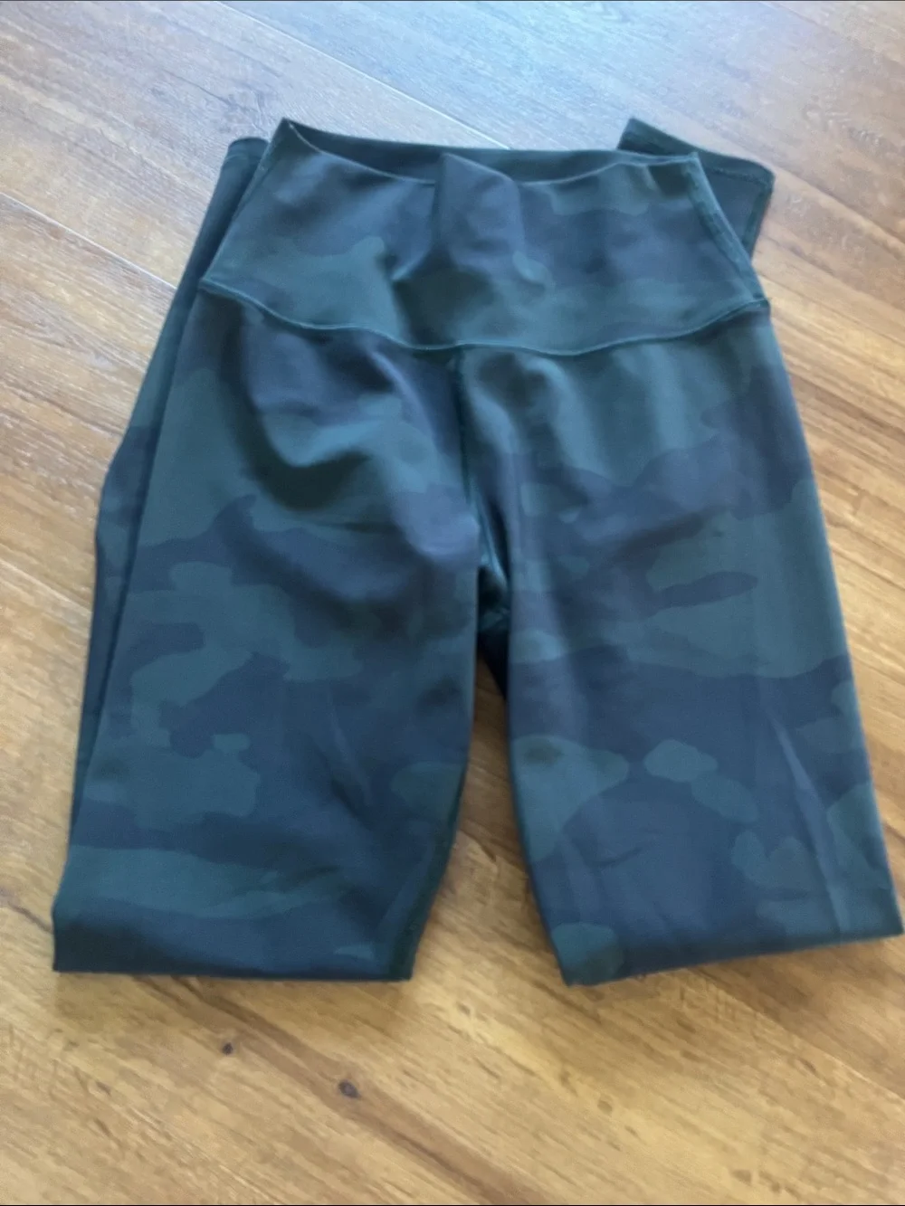ALO Yoga Girls' Camo High-Waist Leggings - Dark Green/Black